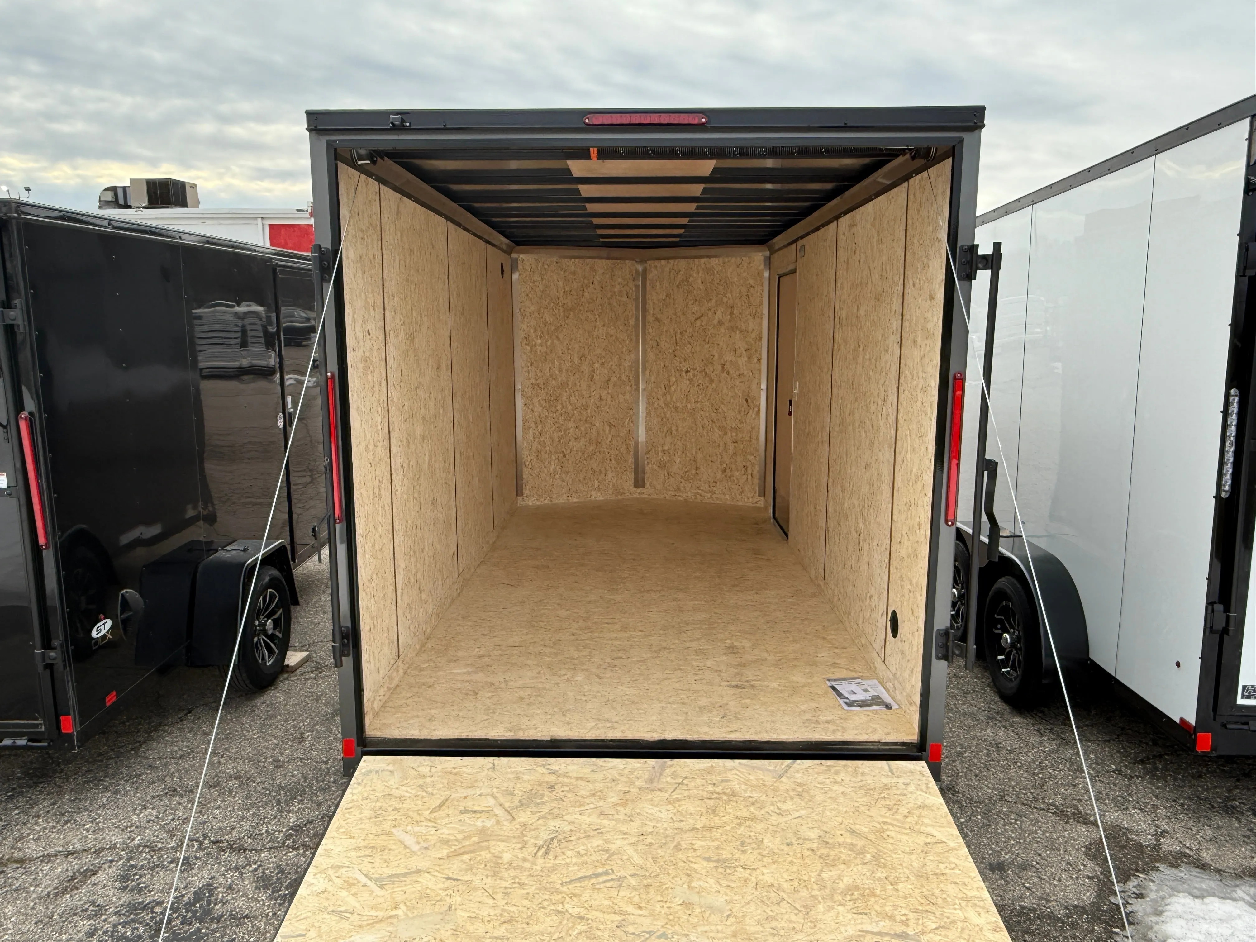 2025 Look ST DLX 7' x 14' Enclosed Trailer