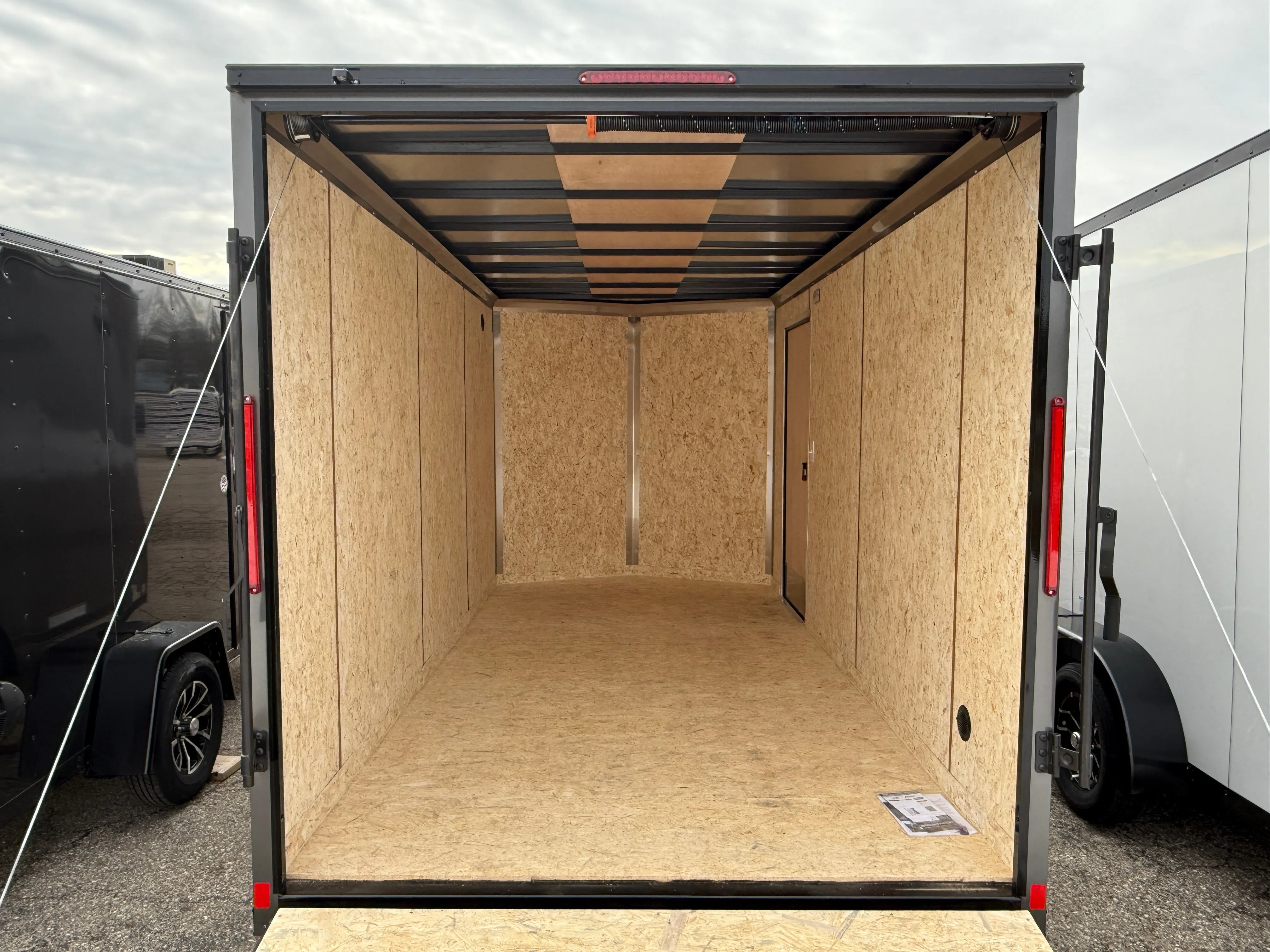 2025 Look ST DLX 7' x 14' Enclosed Trailer