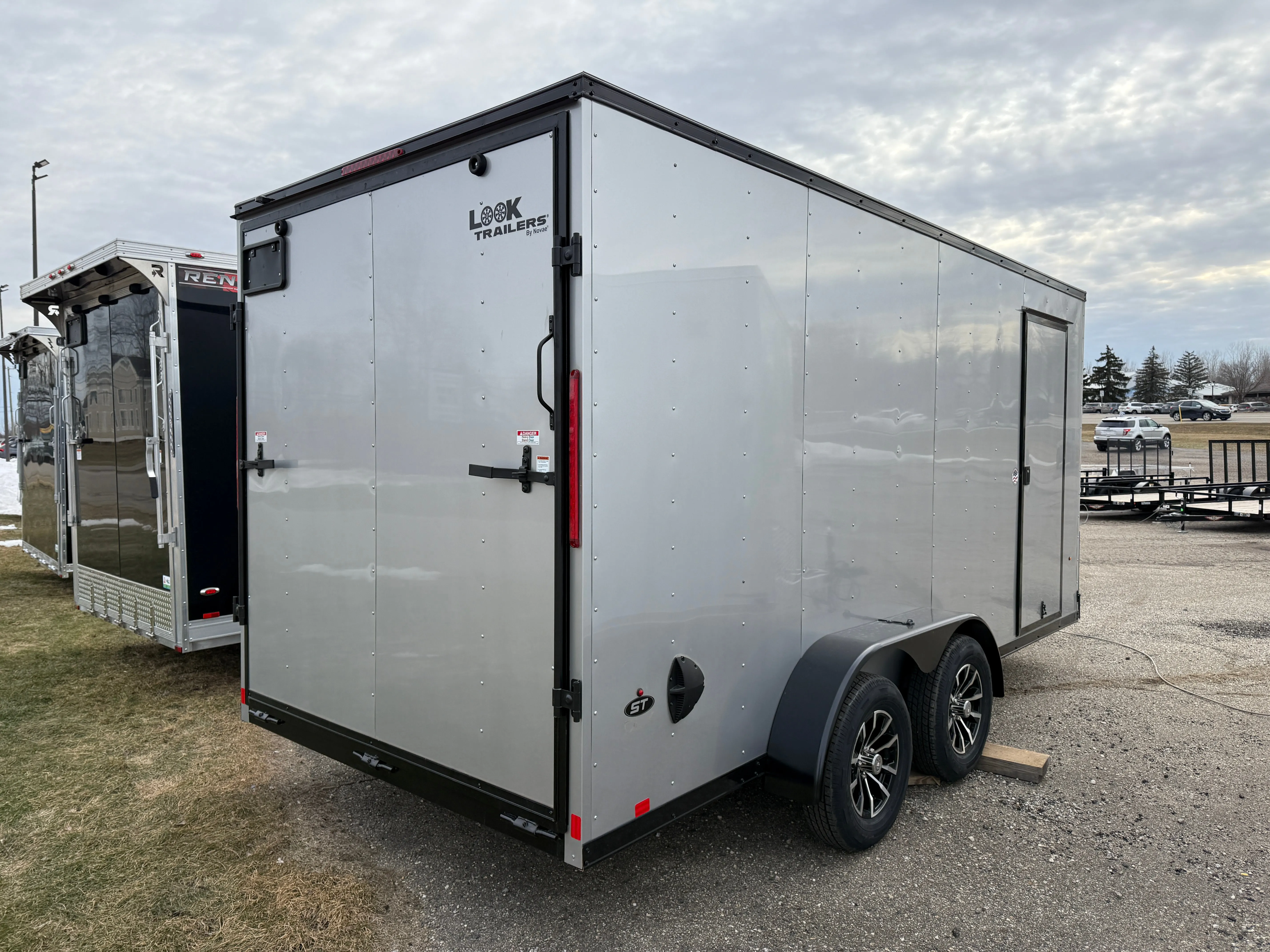 2025 Look ST DLX 7' x 16' Enclosed Trailer