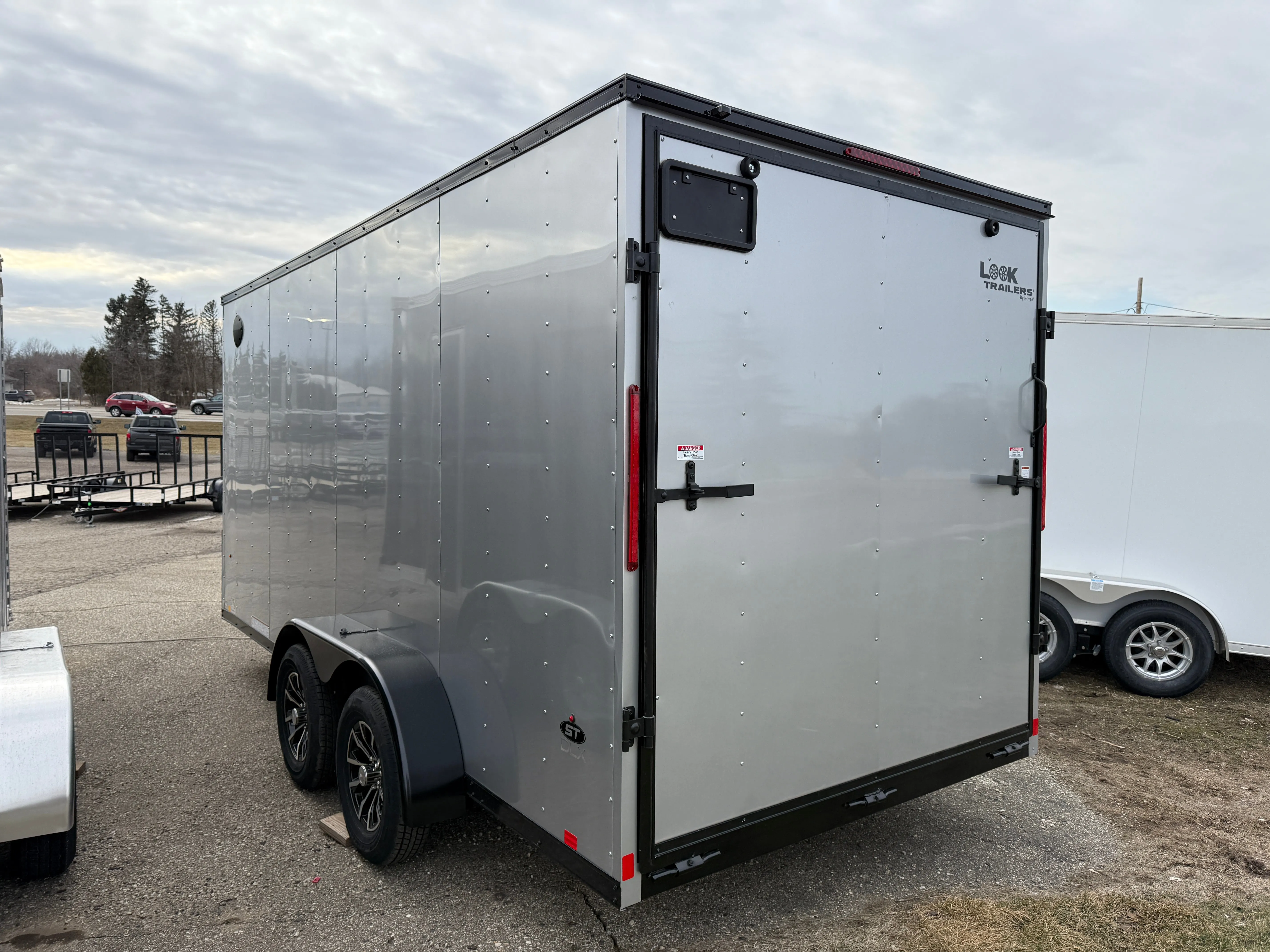 2025 Look ST DLX 7' x 16' Enclosed Trailer