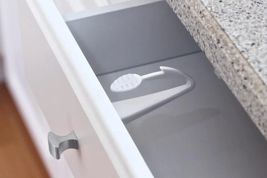 ADHESIVE MOUNT CABINET & DRAWER LOCK