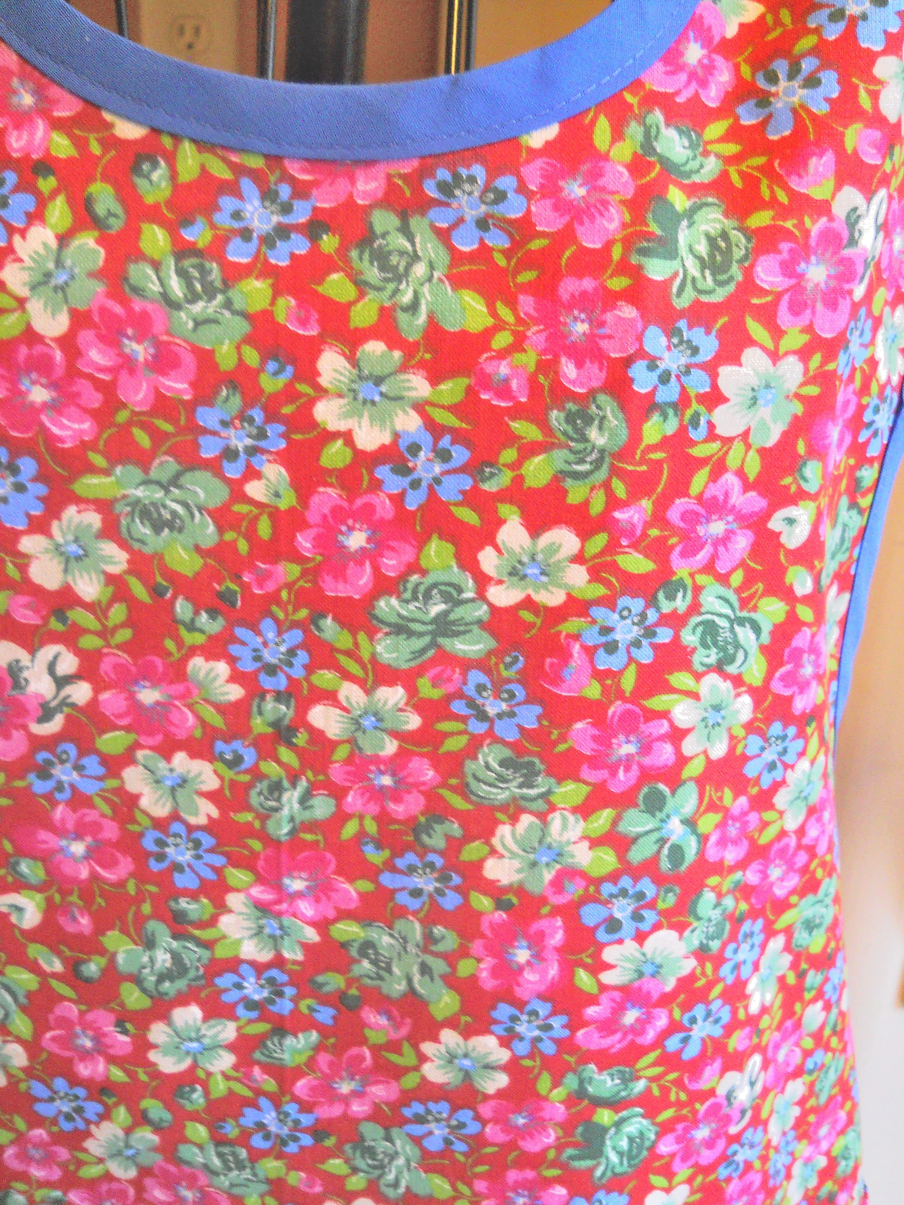 Grandma Old Fashioned Handmade Apron in Red Floral size Large