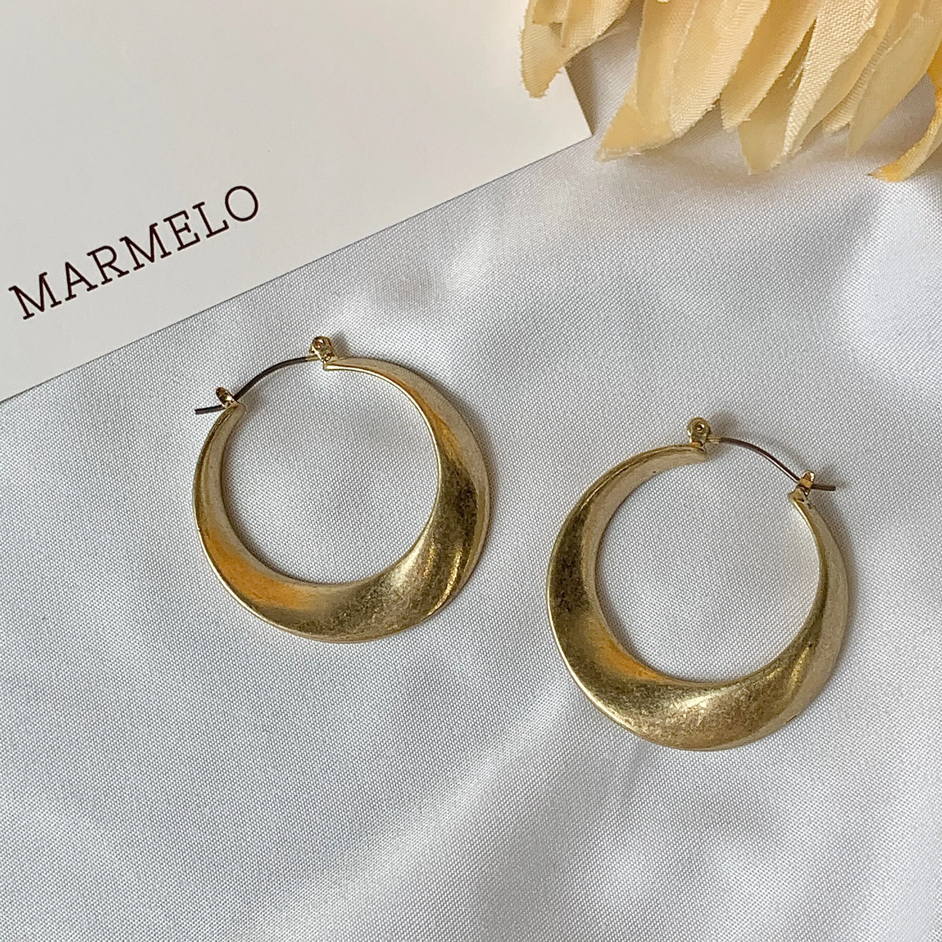 Hypoallergenic Simple Flat Twist Mid Size Retro Chunky Hoop Earrings