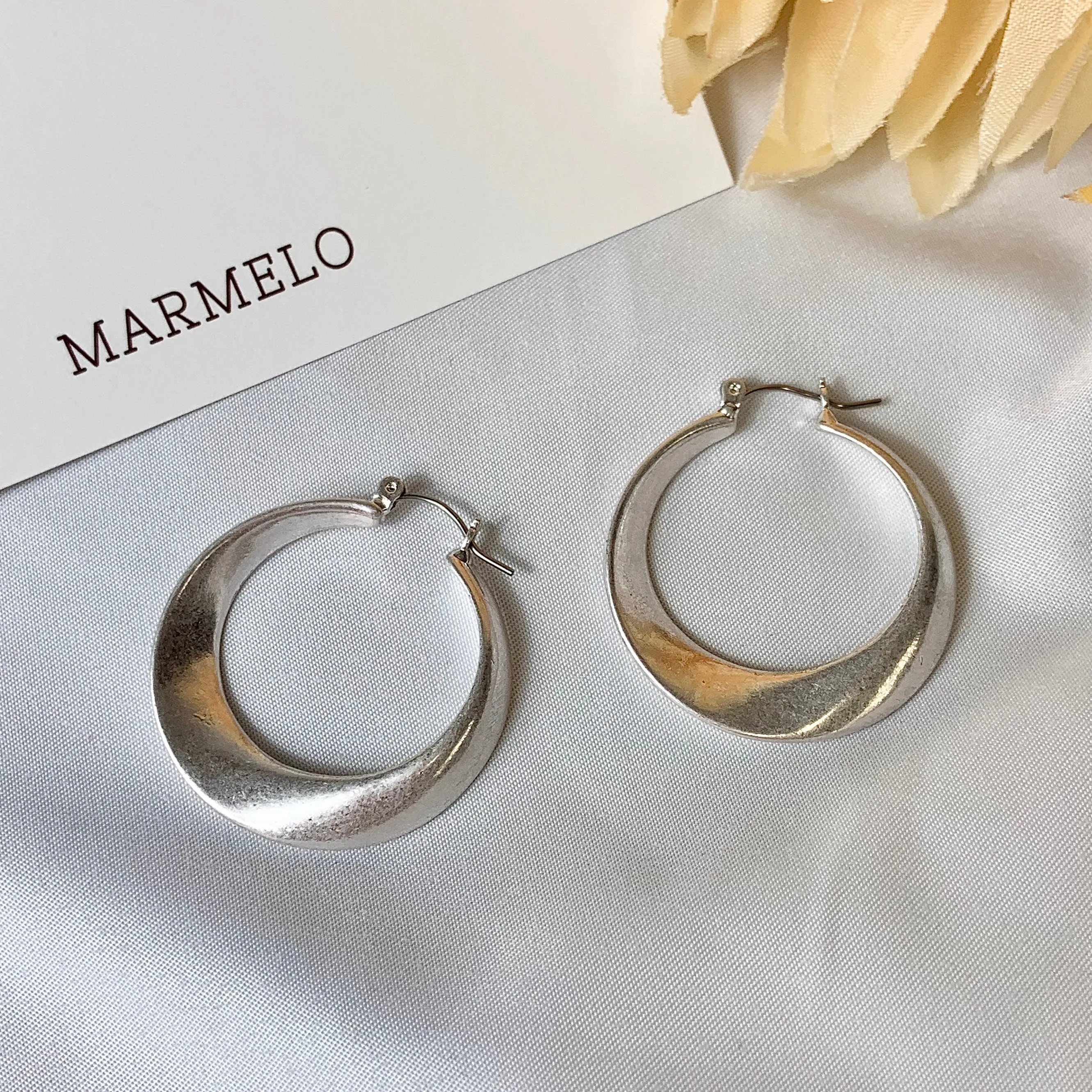 Hypoallergenic Simple Flat Twist Mid Size Retro Chunky Hoop Earrings
