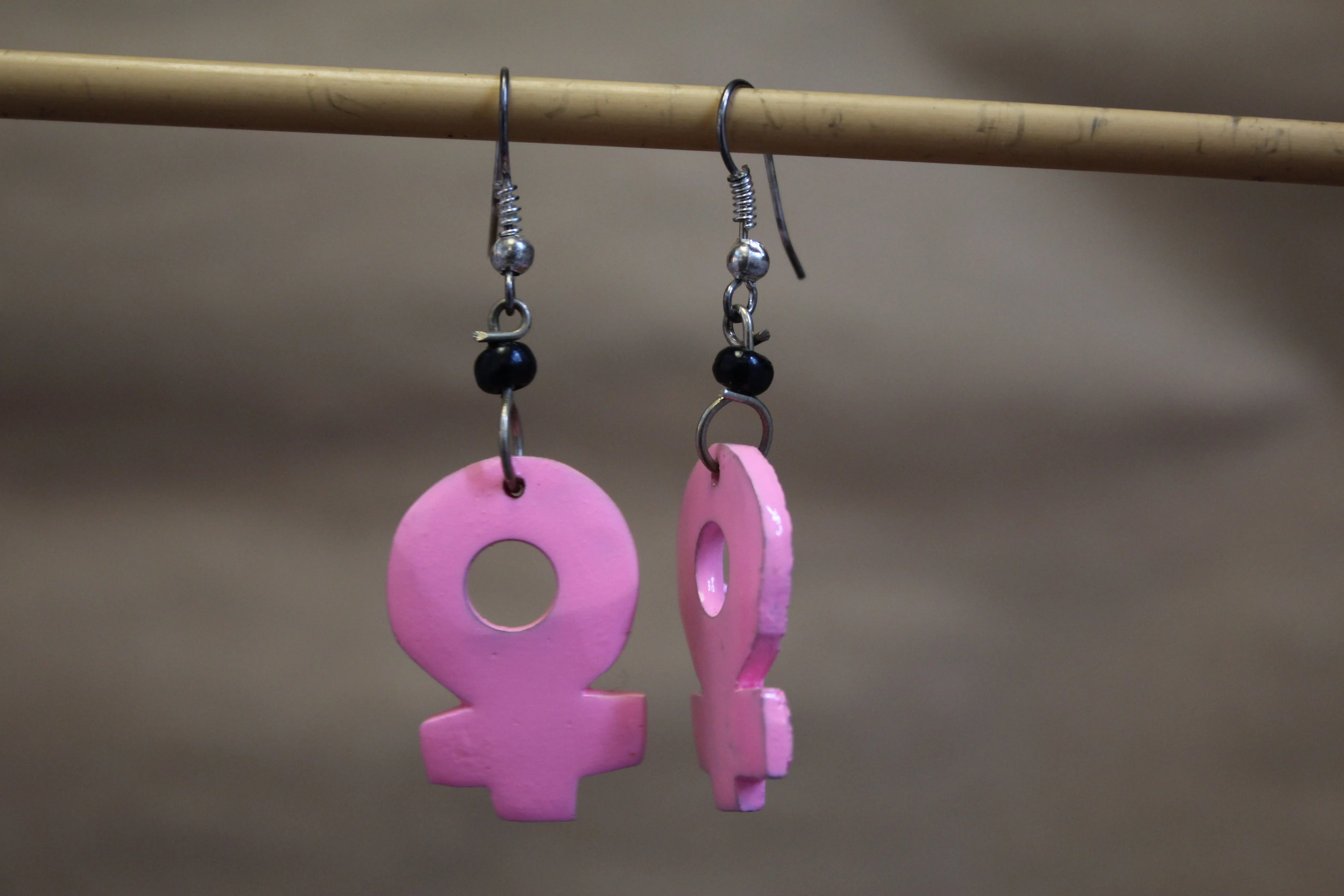 Jaraguá Coconut Fem-Sign Earrings