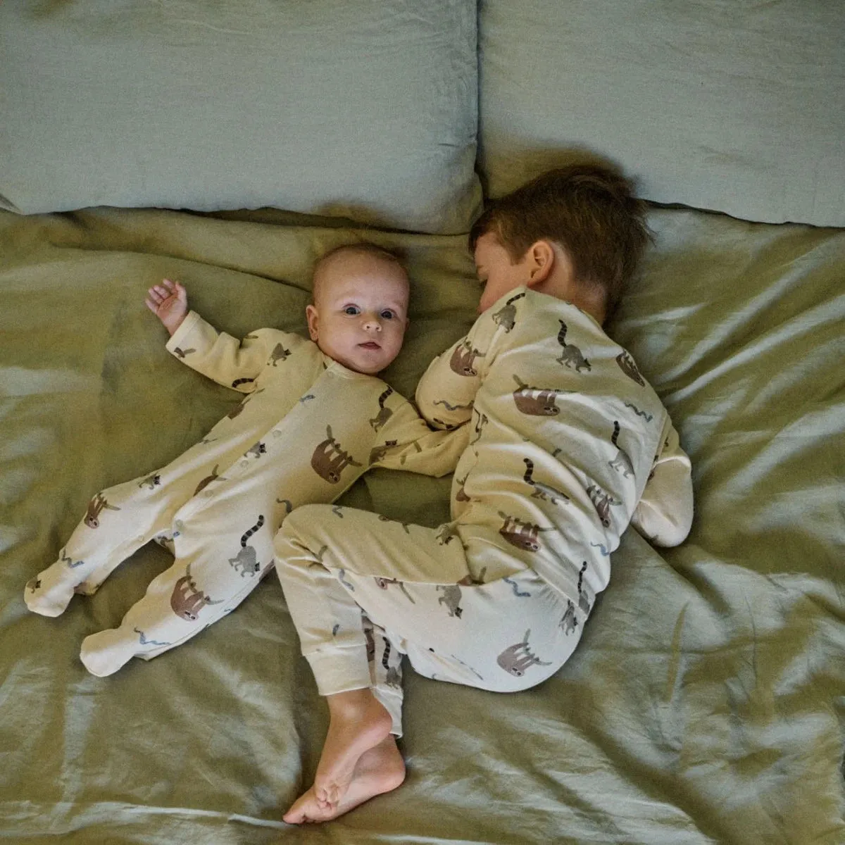 Nature Baby Cotton Stretch and Grow - Sloth Snuggle