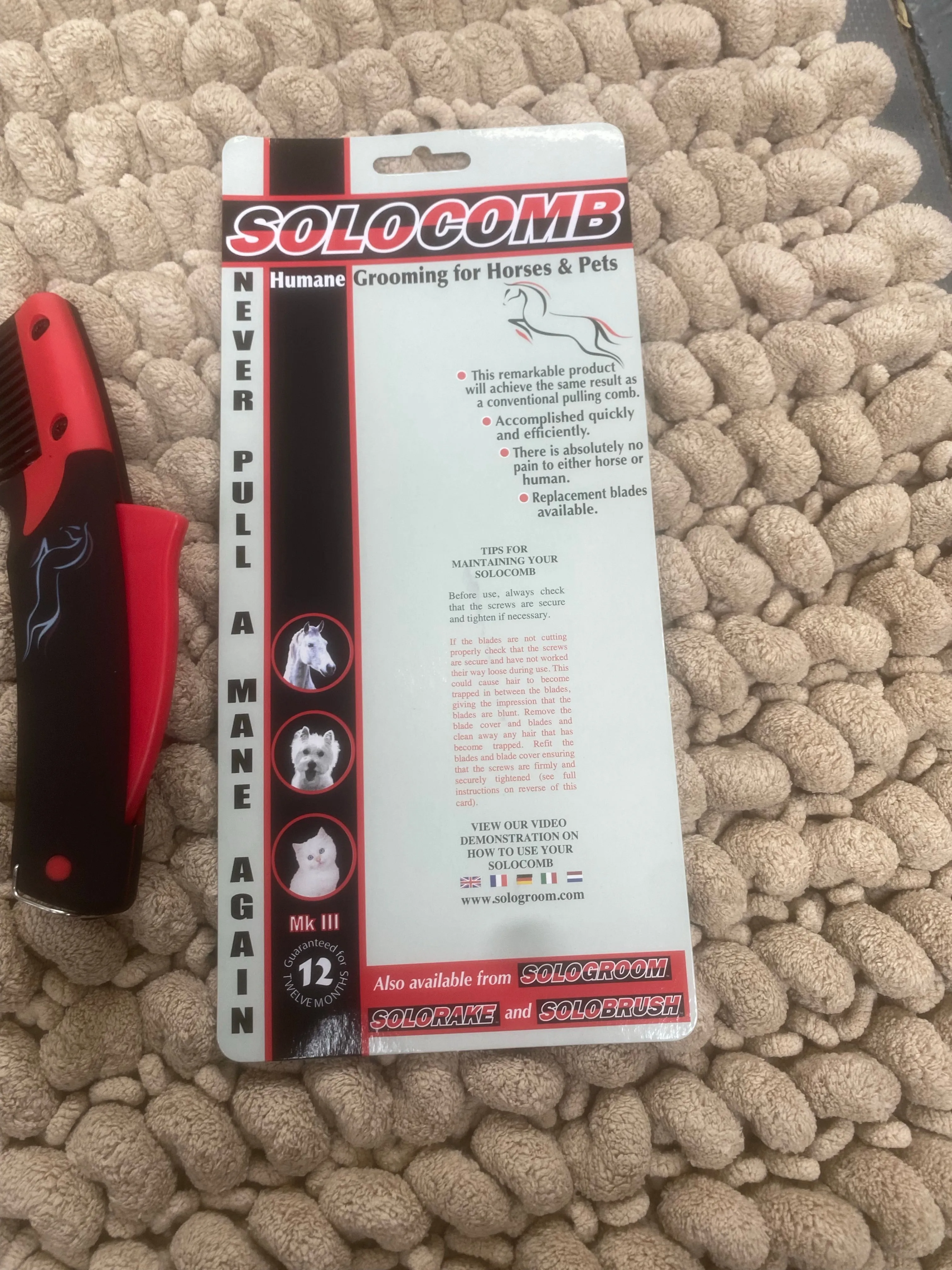 New solo Comb humane grooming FREE POSTAGE**