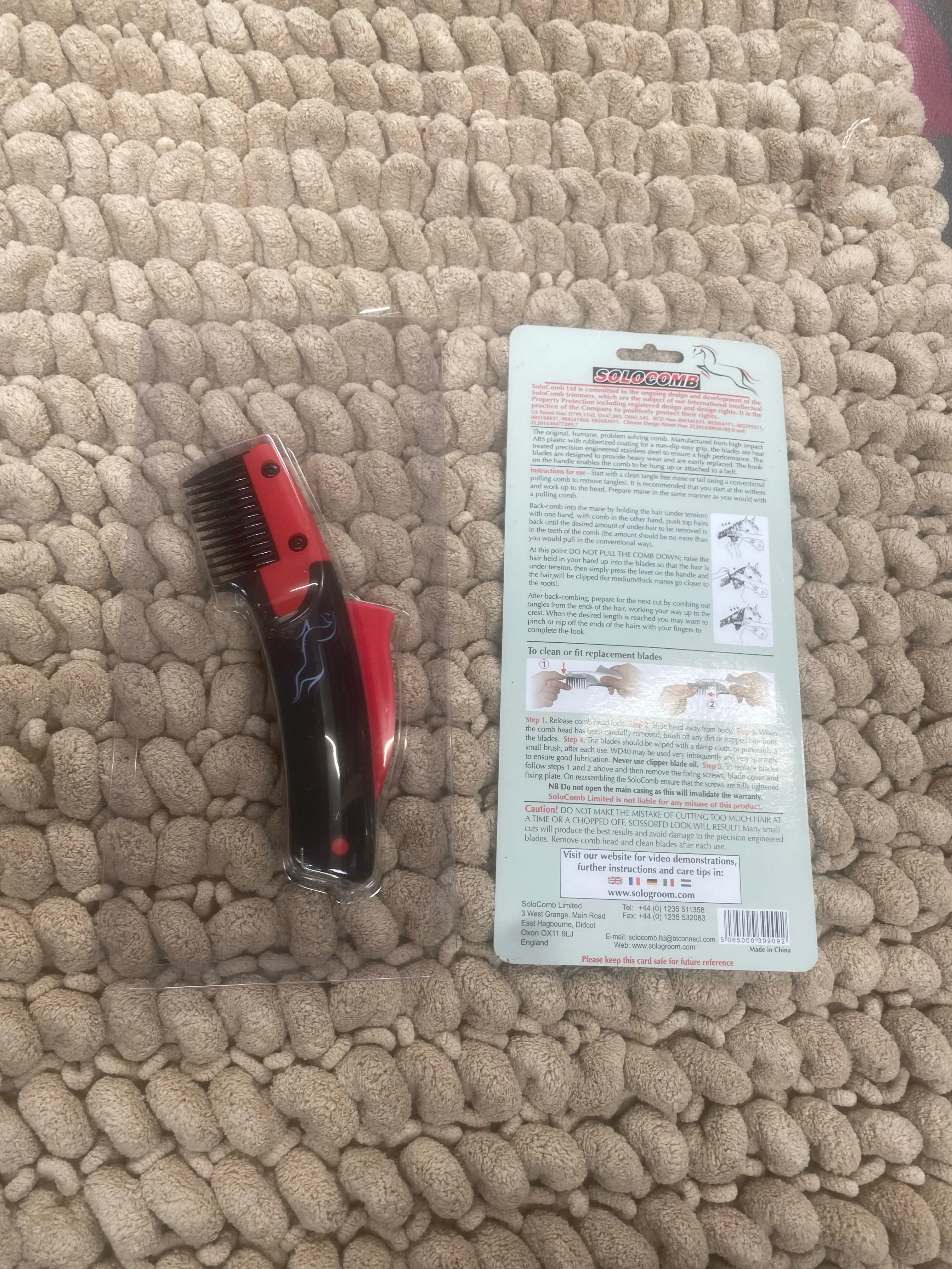 New solo Comb humane grooming FREE POSTAGE**