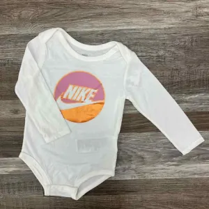 Nike ONESIE basic