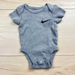 Nike ONESIE basic