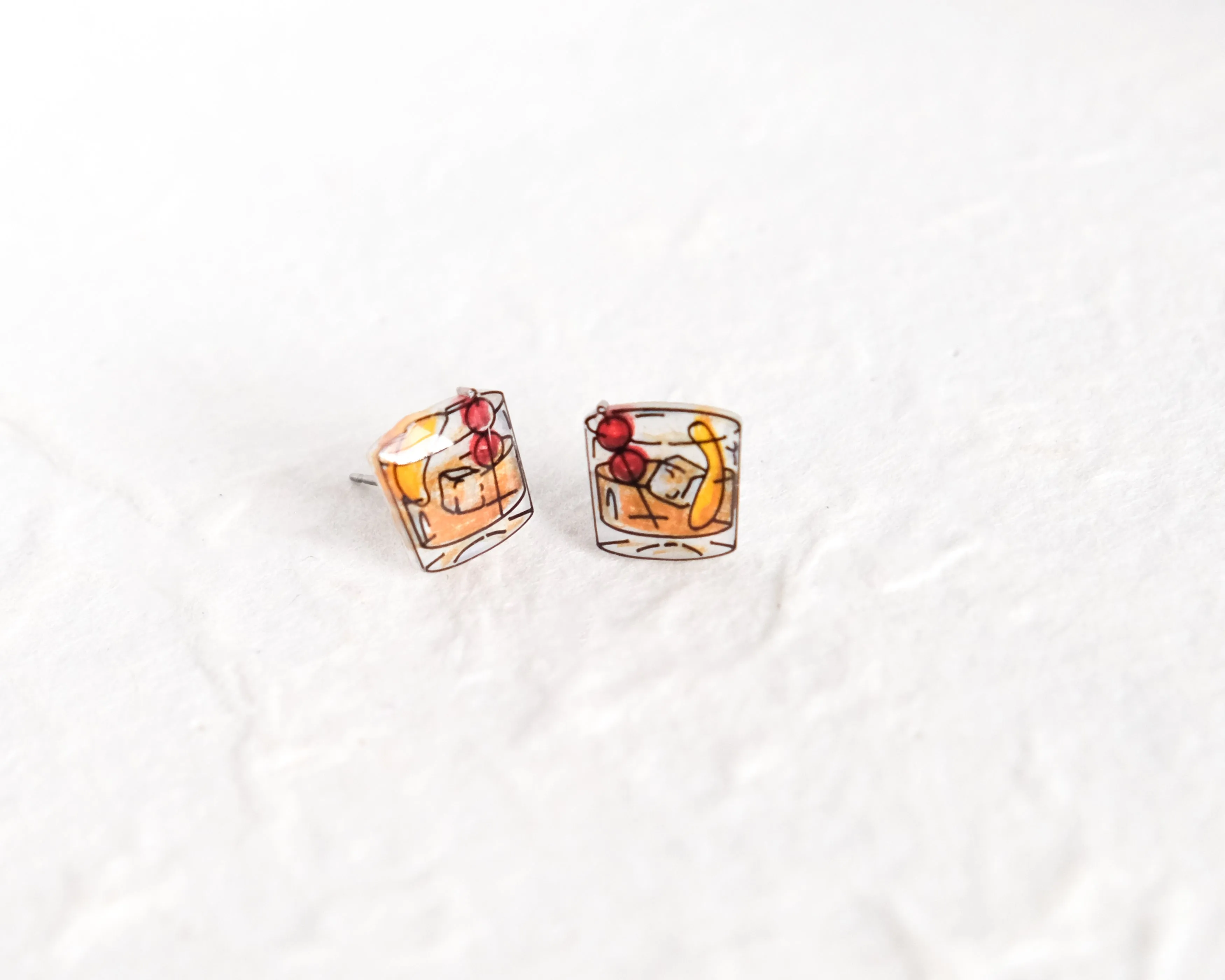 Old Fashioned Cocktails | glass of whiskey drink cocktail party earrings