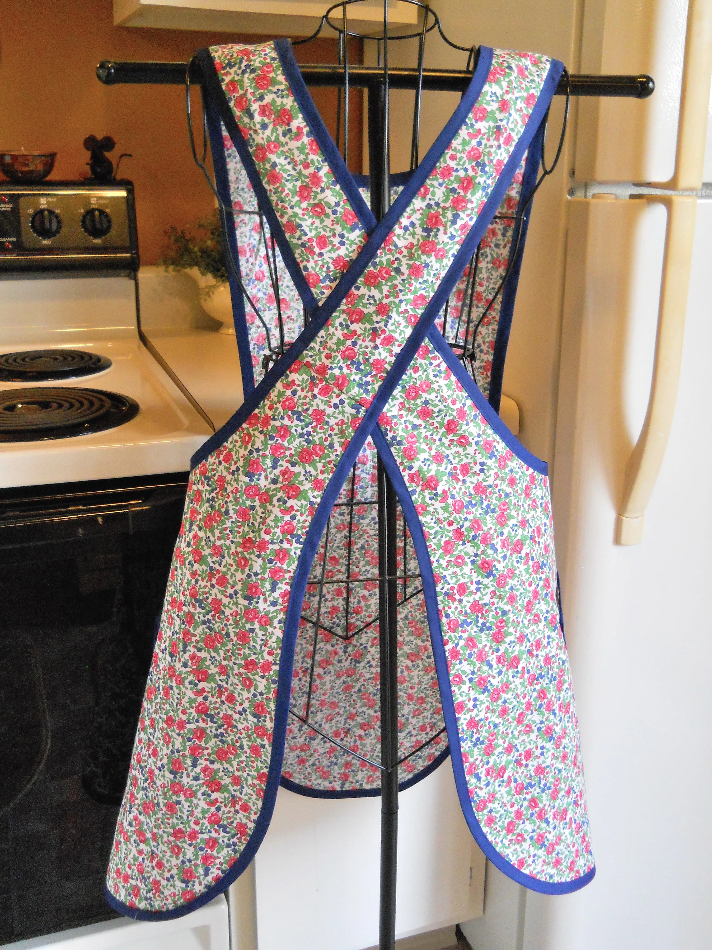 Old Fashioned Grandma Style Crossover No Tie Apron in Navy and Pink Floral Size Medium