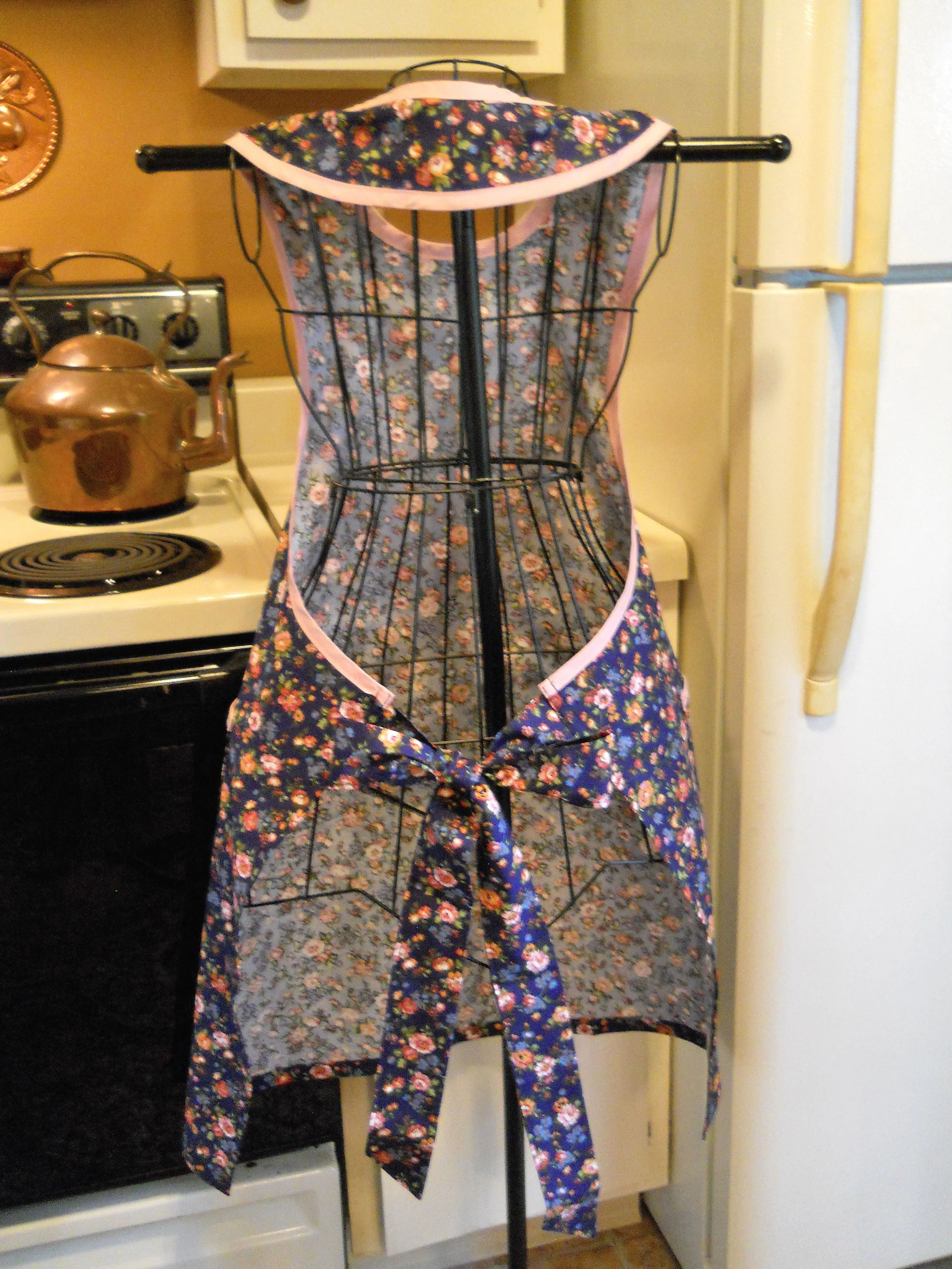 Old Fashioned Grandma Style Navy and Pink Calico Floral Apron in Medium