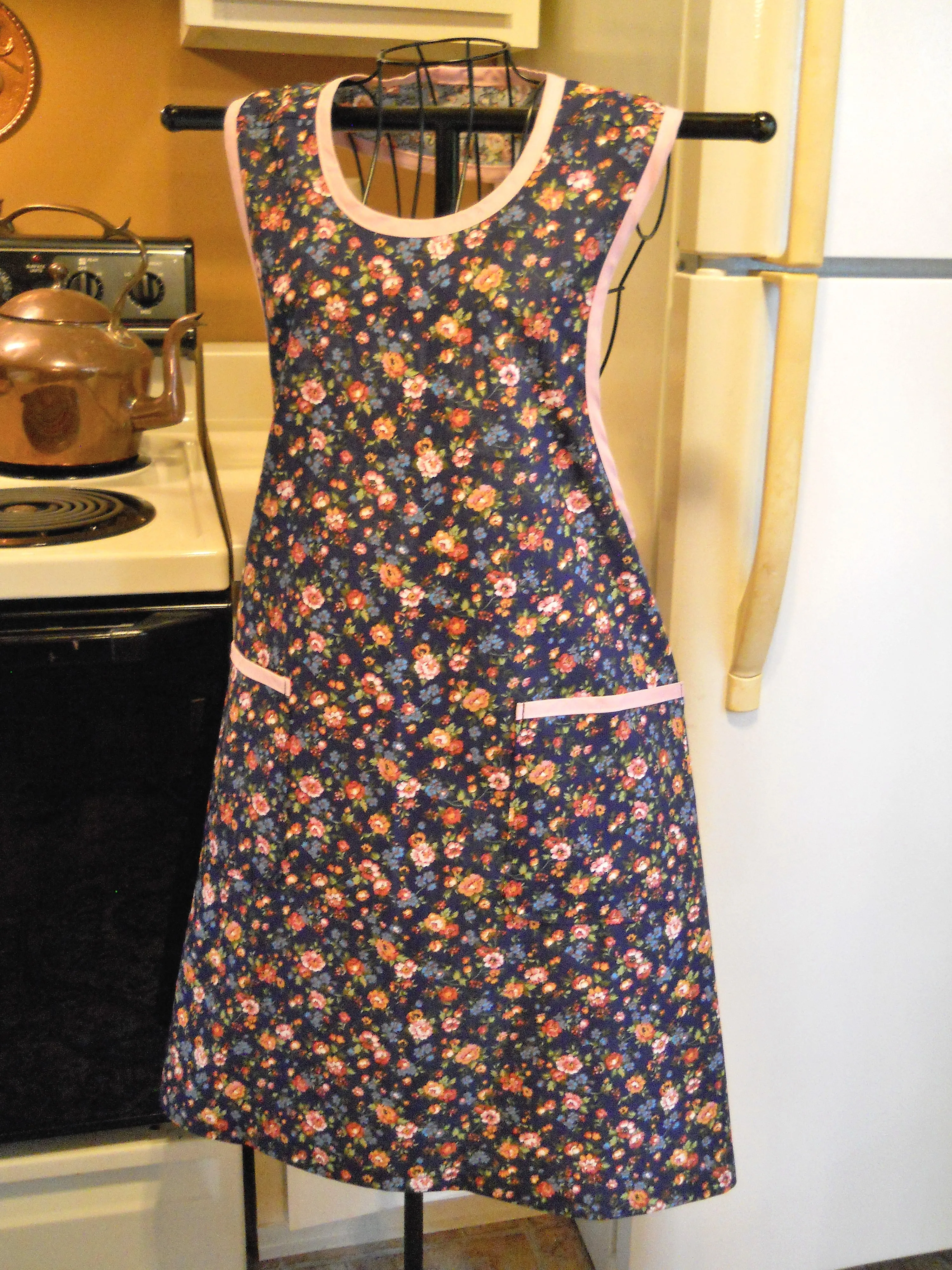 Old Fashioned Grandma Style Navy and Pink Calico Floral Apron in Medium