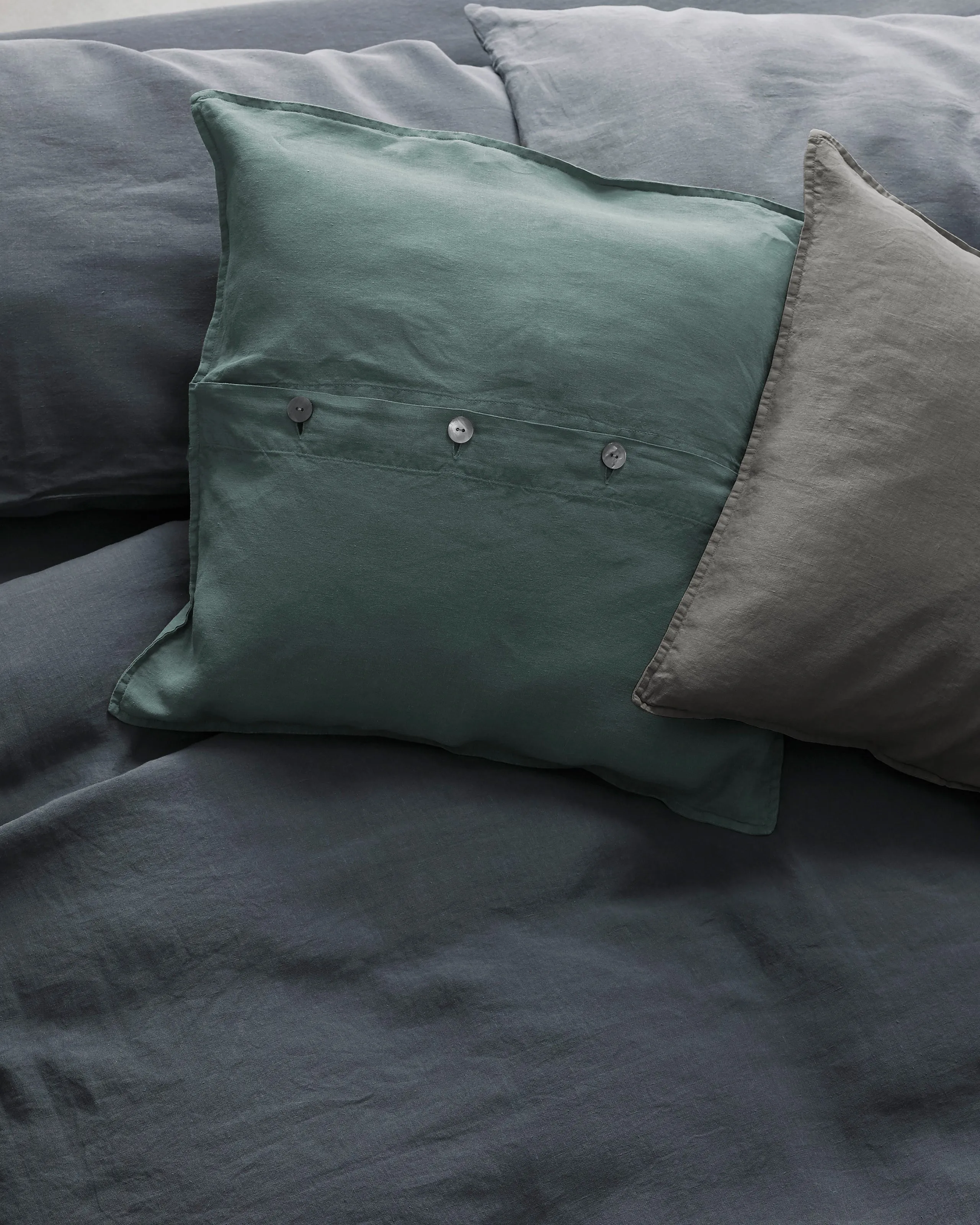 Rem Cushions Set