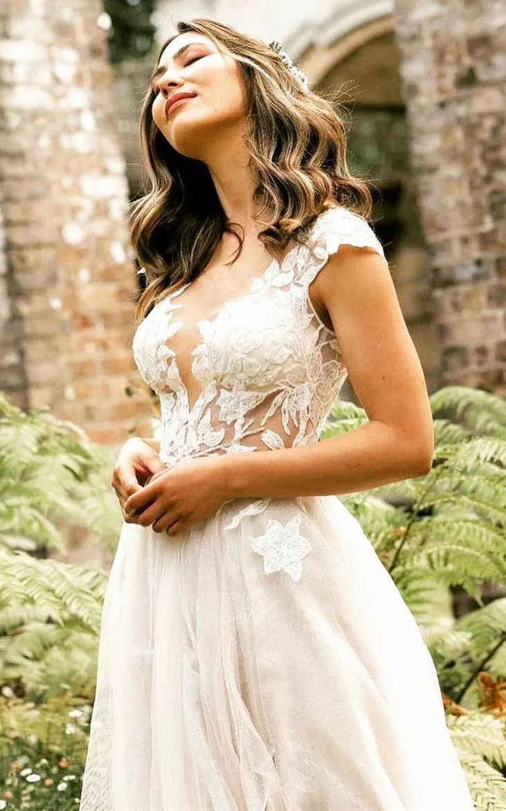 Simple A Line Scalloped Neck Tulle Wedding Dress with Appliques-716405