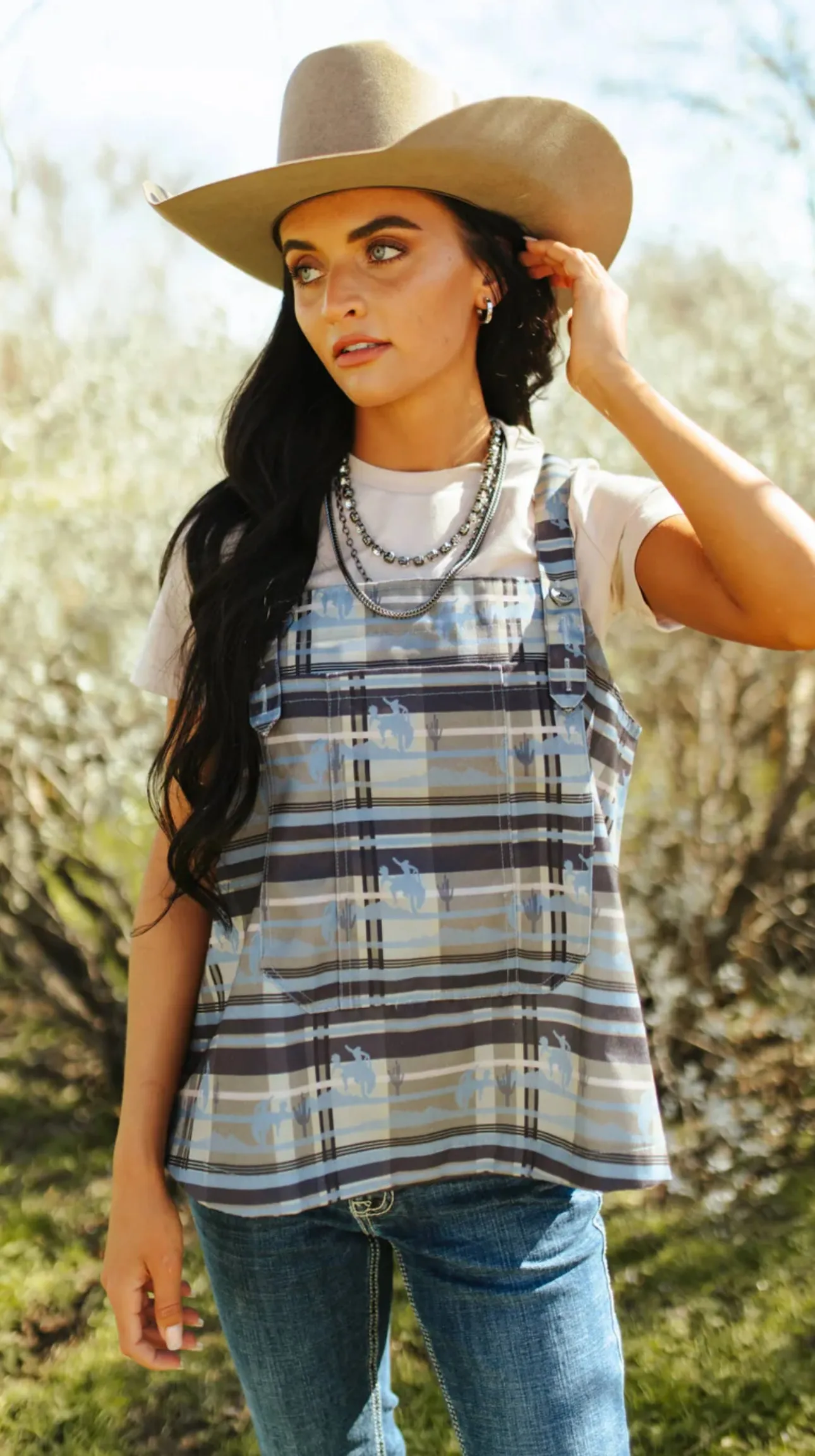 The Buckin’ Bib Top
