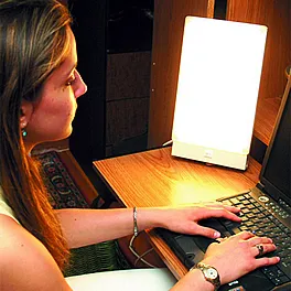 TRAVelite light therapy device