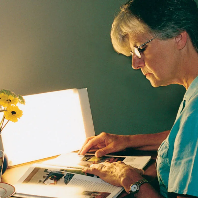 TRAVelite light therapy device