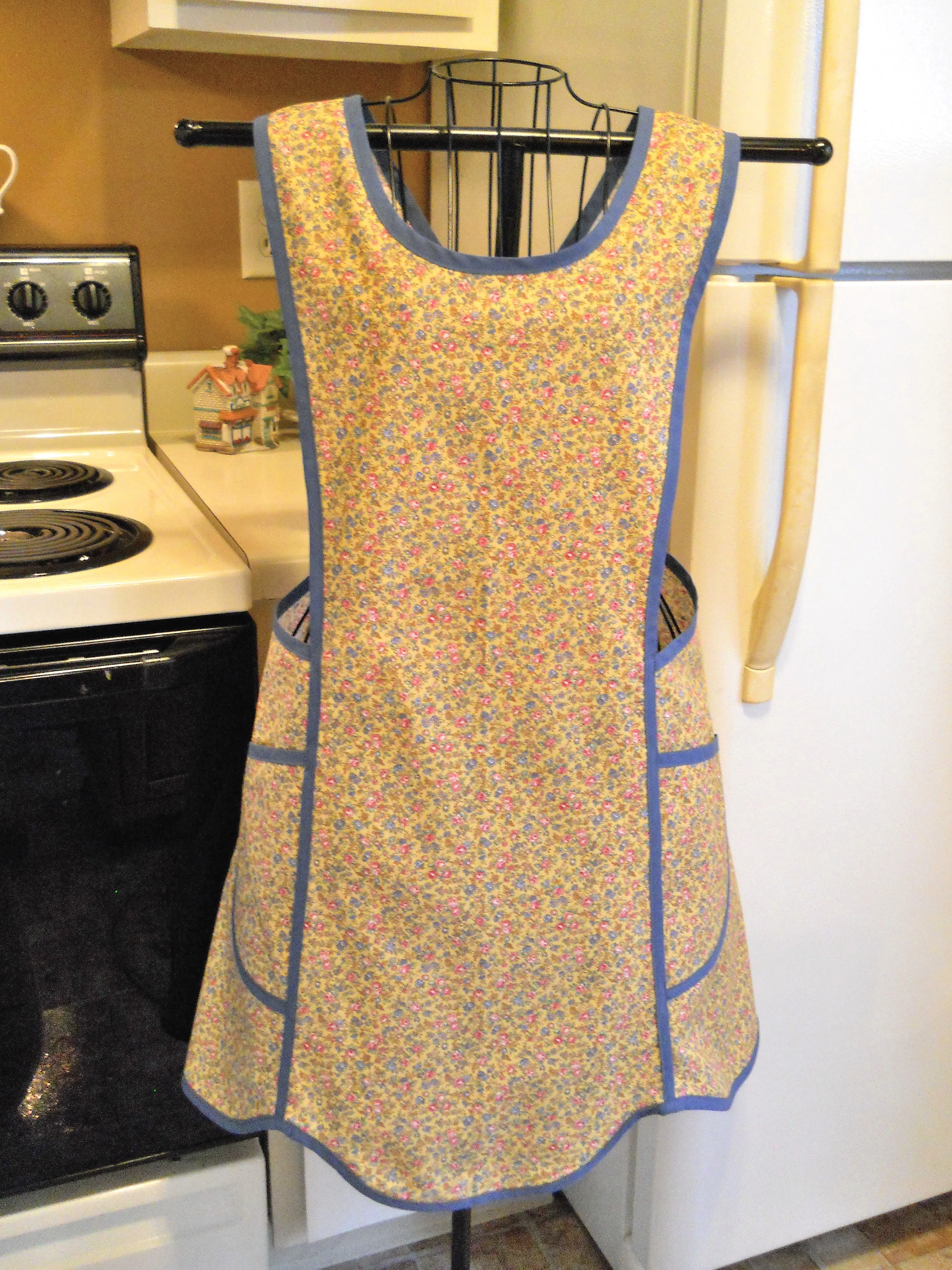 Vintage Style No Tie Crossover Apron in Yellow and Blue Floral Calico in XL