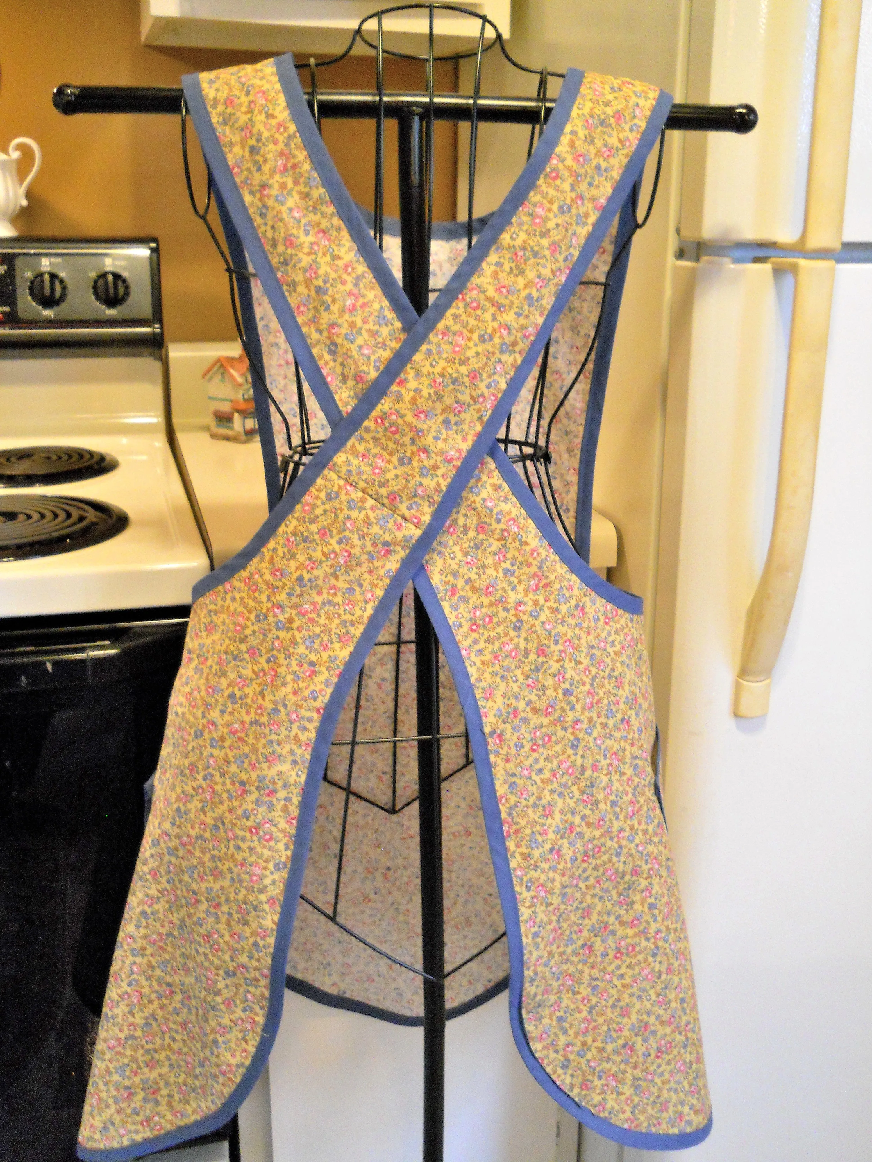 Vintage Style No Tie Crossover Apron in Yellow and Blue Floral Calico in XL