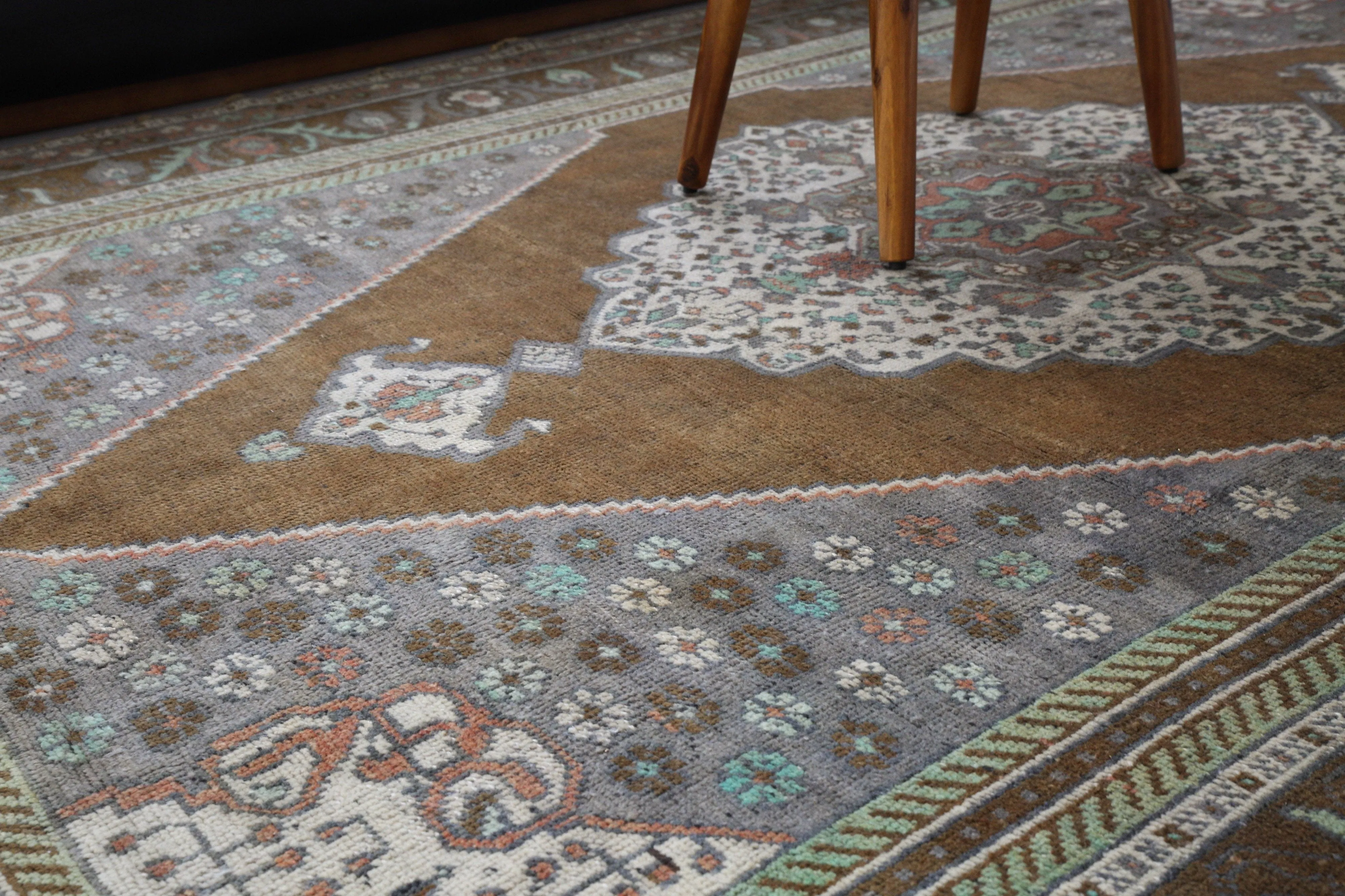 Vintage Turkish Taspinar Rug 6'x9'10"