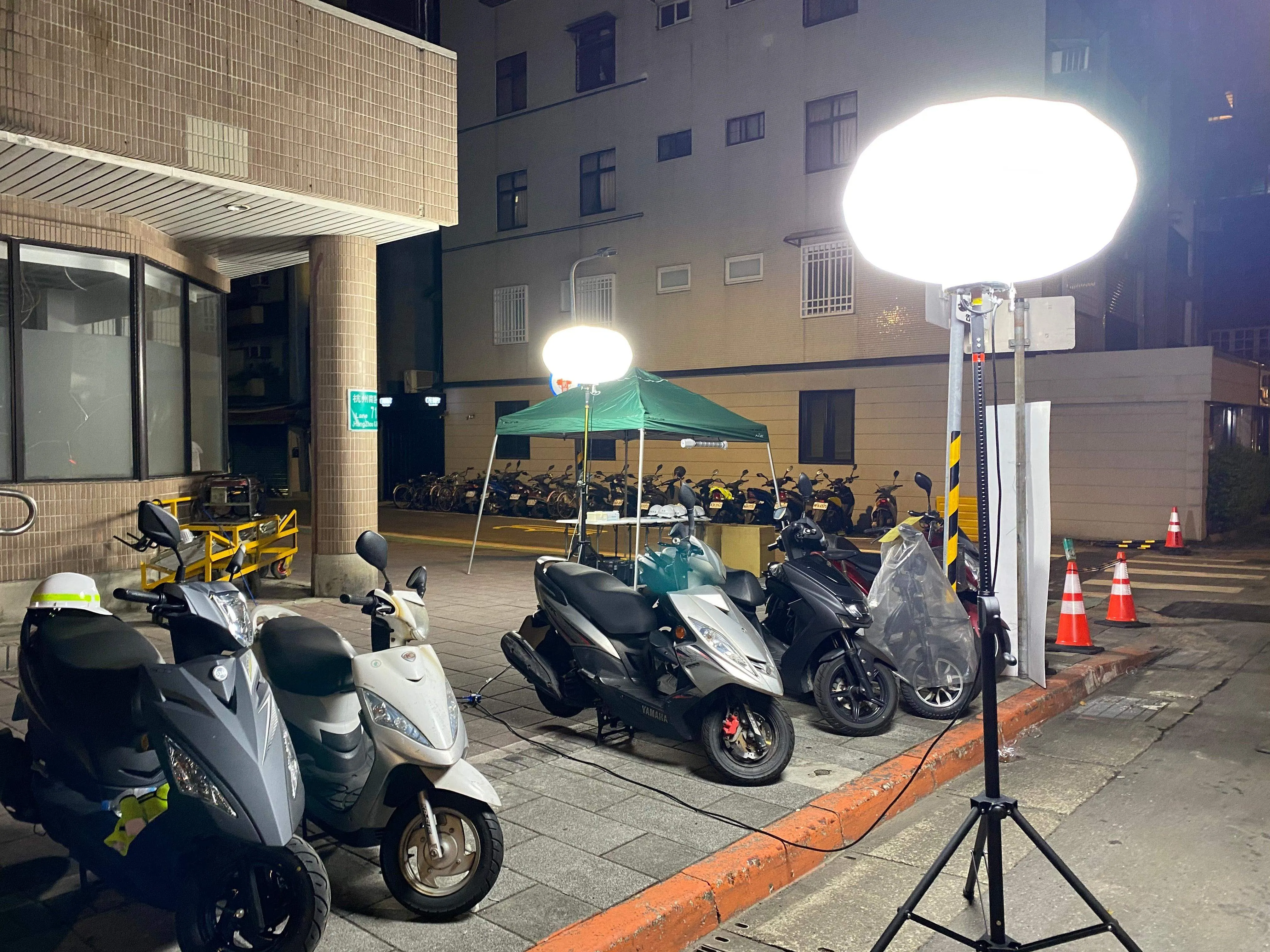 YUANG 100W MINI LED Balloon Light Tower